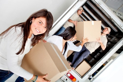 Local transfer station handling separated moving waste in central London